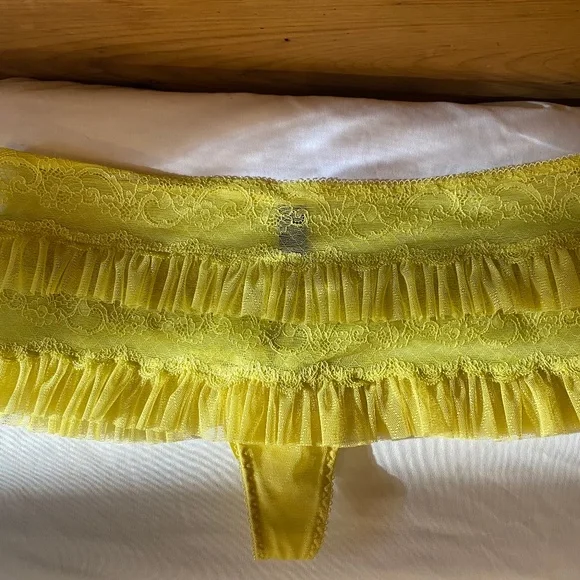 Lisa's Folly Luxe Small Yellow Lace Bralette & Small Panty